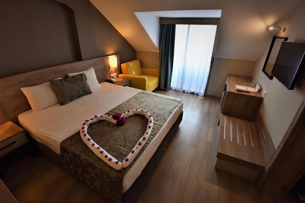 Lucida Beach Hotel Çamyuva Exteriör bild